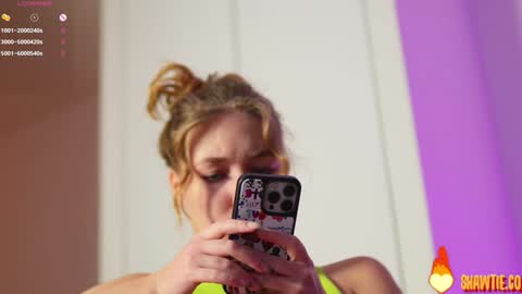 Snapshot of _taylor_swift chatting on 11/17/25, 06:41 Taylor online show from 11/17/25, 06:41