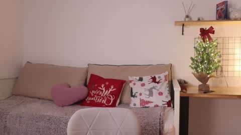 Annie online show from 01/11/25, 01:16