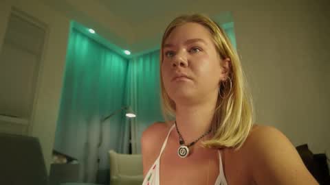 Annie online show from 10/30/25, 01:40