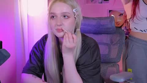 Snapshot of _that_witch_ chatting on 04/29/26, 05:44 MIRA online show from 04/29/26, 05:44