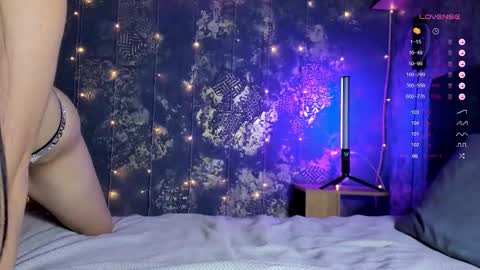 _thenightmoon_ online show from 11/20/25, 01:55