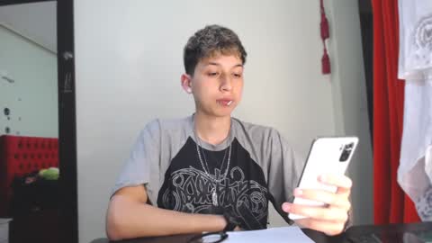 Snapshot of _thomas_hot_ chatting on 12/16/24, 08:26 Thomas online show from 12/16/24, 08:26