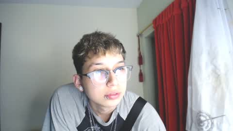 Snapshot of _thomas_hot_ chatting on 12/20/24, 11:05 Thomas online show from 12/20/24, 11:05