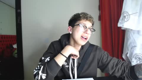 Snapshot of _thomas_hot_ chatting on 12/24/24, 02:32 Thomas online show from 12/24/24, 02:32