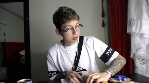 Snapshot of _thomas_hot_ chatting on 12/25/24, 08:28 Thomas online show from 12/25/24, 08:28