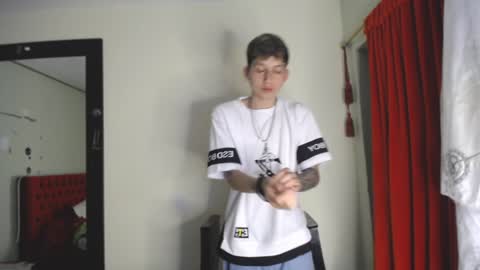 Snapshot of _thomas_hot_ chatting on 12/25/24, 11:31 Thomas online show from 12/25/24, 11:31