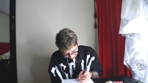 Snapshot of _thomas_hot_ chatting on 12/27/24, 07:57 Thomas online show from 12/27/24, 07:57