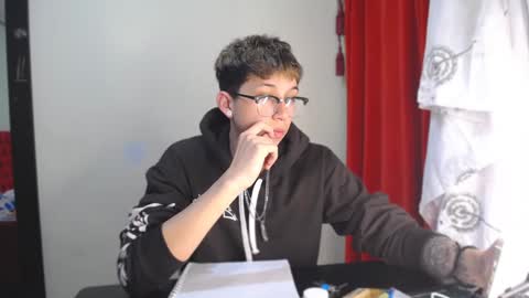 Snapshot of _thomas_hot_ chatting on 12/29/24, 07:00 Thomas online show from 12/29/24, 07:00