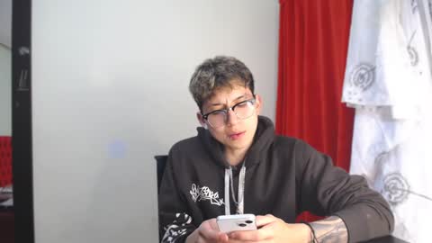 Snapshot of _thomas_hot_ chatting on 12/29/24, 10:03 Thomas online show from 12/29/24, 10:03