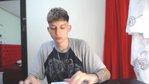 Snapshot of _thomas_hot_ chatting on 12/31/24, 05:55 Thomas online show from 12/31/24, 05:55