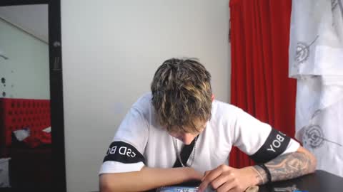 Snapshot of _thomas_hot_ chatting on 01/07/25, 08:21 Thomas online show from 01/07/25, 08:21