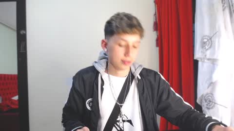 Snapshot of _thomas_hot_ chatting on 01/08/25, 02:46 Thomas online show from 01/08/25, 02:46