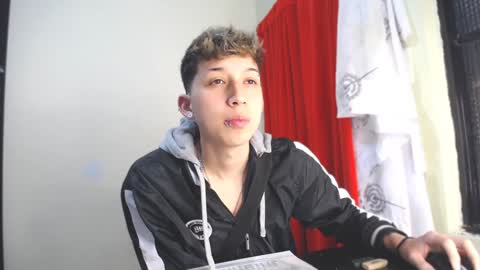 Snapshot of _thomas_hot_ chatting on 01/12/25, 01:21 Thomas online show from 01/12/25, 01:21