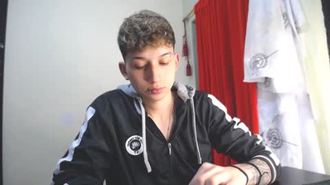 Snapshot of _thomas_hot_ chatting on 01/12/25, 04:31 Thomas online show from 01/12/25, 04:31