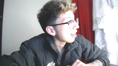 Snapshot of _thomas_hot_ chatting on 01/15/25, 12:04 Thomas online show from 01/15/25, 12:04