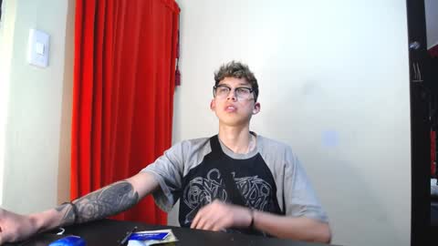 Snapshot of _thomas_hot_ chatting on 01/28/25, 08:15 Thomas online show from 01/28/25, 08:15