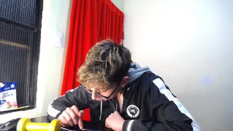 Snapshot of _thomas_hot_ chatting on 02/02/25, 01:02 Thomas online show from 02/02/25, 01:02