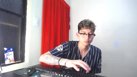 Snapshot of _thomas_hot_ chatting on 02/04/25, 09:41 Thomas online show from 02/04/25, 09:41