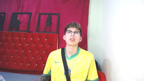 Snapshot of _thomas_hot_ chatting on 02/12/25, 08:50 Thomas online show from 02/12/25, 08:50