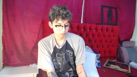 Snapshot of _thomas_hot_ chatting on 03/02/25, 01:58 Thomas online show from 03/02/25, 01:58