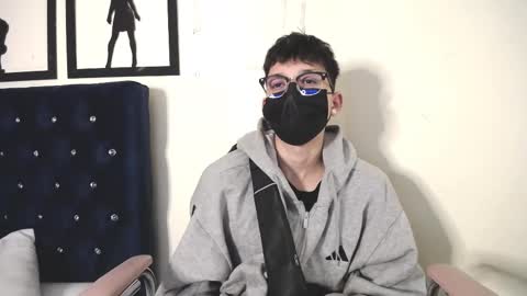 Snapshot of _thomas_hot_ chatting on 09/30/25, 01:10 Thomas online show from 09/30/25, 01:10