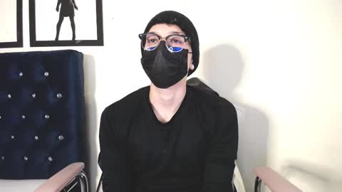 Snapshot of _thomas_hot_ chatting on 10/02/25, 05:03 Thomas online show from 10/02/25, 05:03