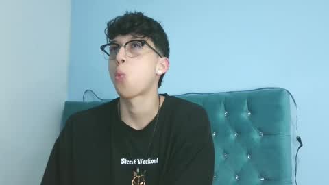 Snapshot of _thomas_hot_ chatting on 04/16/26, 02:34 Thomas online show from 04/16/26, 02:34