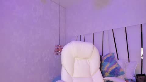 Snapshot of _tinyrousse_ chatting on 01/12/25, 07:10 Rousse online show from 01/12/25, 07:10