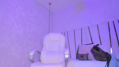 Snapshot of _tinyrousse_ chatting on 01/18/25, 06:53 Rousse online show from 01/18/25, 06:53