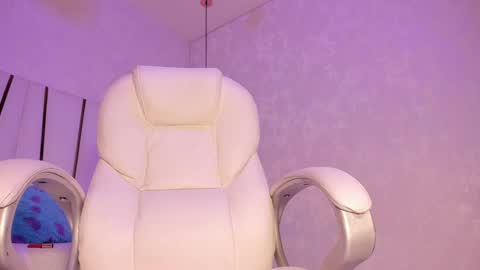 Snapshot of _tinyrousse_ chatting on 01/28/25, 07:21 Rousse online show from 01/28/25, 07:21