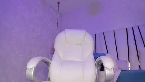 Snapshot of _tinyrousse_ chatting on 02/02/25, 06:20 Rousse online show from 02/02/25, 06:20