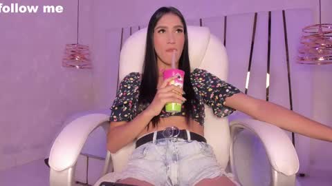 Snapshot of _tinyrousse_ chatting on 02/13/25, 07:21 Rousse online show from 02/13/25, 07:21