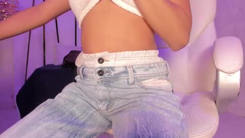 Snapshot of _tinyrousse_ chatting on 02/14/25, 07:54 Rousse online show from 02/14/25, 07:54