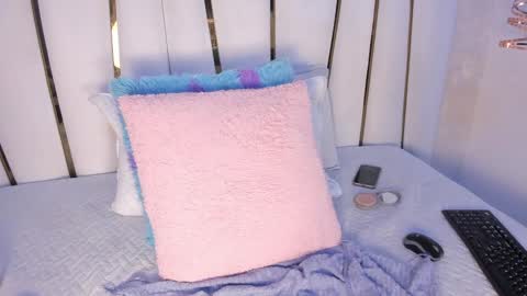 Snapshot of _tinyrousse_ chatting on 03/07/25, 08:00 Rousse online show from 03/07/25, 08:00