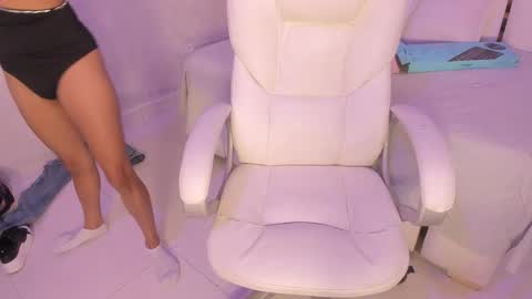 Snapshot of _tinyrousse_ chatting on 03/09/25, 05:39 Rousse online show from 03/09/25, 05:39