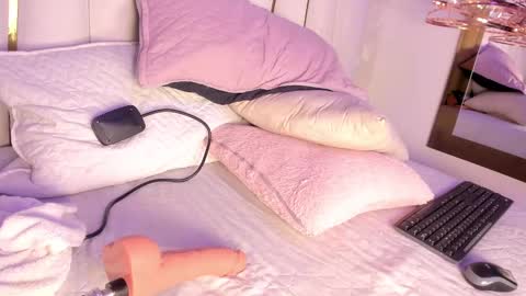 Snapshot of _tinyrousse_ chatting on 03/11/25, 10:42 Rousse online show from 03/11/25, 10:42