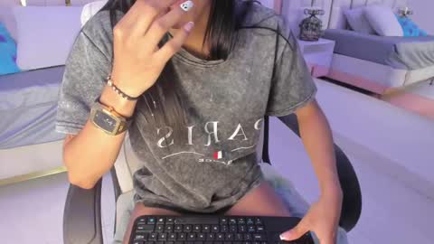 Snapshot of _tinyrousse_ chatting on 10/11/25, 07:01 Rousse online show from 10/11/25, 07:01