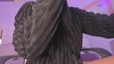 Snapshot of _tinyrousse_ chatting on 10/27/25, 07:07 Rousse online show from 10/27/25, 07:07