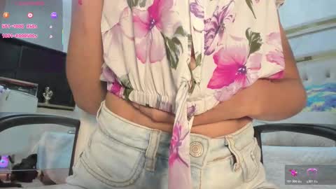 Snapshot of _tinyrousse_ chatting on 12/01/25, 07:08 Rousse online show from 12/01/25, 07:08