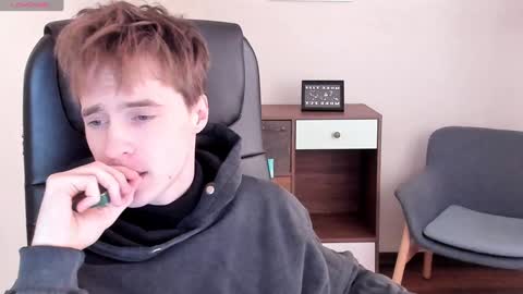 Snapshot of _tokyo_ghoul chatting on 01/10/25, 05:15 _tokyo_ghoul online show from 01/10/25, 05:15