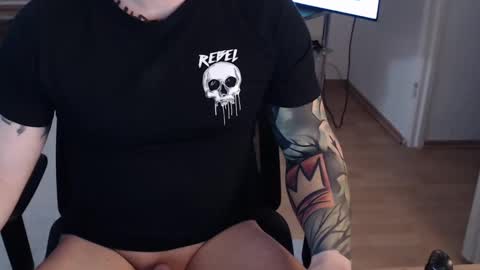 Snapshot of _trythis_ chatting on 11/21/25, 05:33 _trythis_ online show from 11/21/25, 05:33