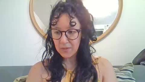 Snapshot of _tutti_frutti_ chatting on 10/04/25, 05:27 _tutti_frutti_ online show from 10/04/25, 05:27