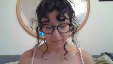 Snapshot of _tutti_frutti_ chatting on 10/17/25, 12:14 _tutti_frutti_ online show from 10/17/25, 12:14