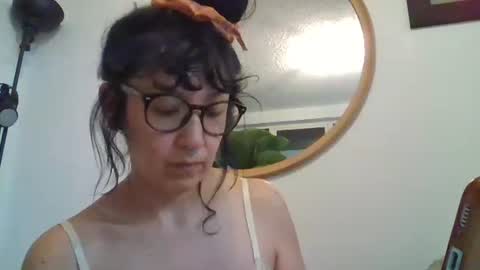 Snapshot of _tutti_frutti_ chatting on 11/28/25, 06:05 _tutti_frutti_ online show from 11/28/25, 06:05