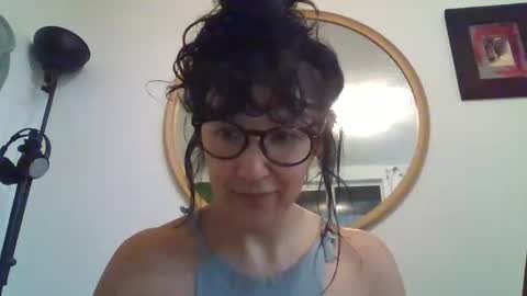 Snapshot of _tutti_frutti_ chatting on 12/02/25, 12:38 _tutti_frutti_ online show from 12/02/25, 12:38