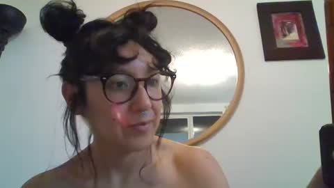 Snapshot of _tutti_frutti_ chatting on 12/05/25, 12:52 _tutti_frutti_ online show from 12/05/25, 12:52