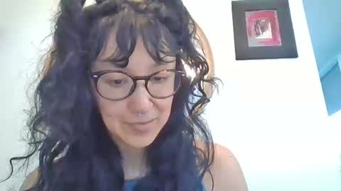 Snapshot of _tutti_frutti_ chatting on 12/14/25, 10:58 _tutti_frutti_ online show from 12/14/25, 10:58