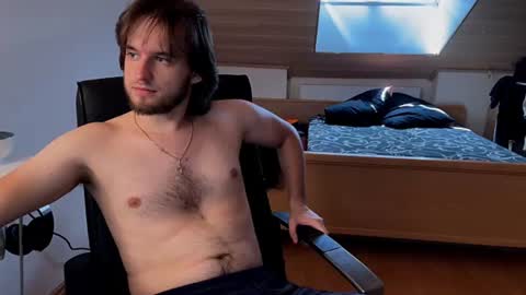 Snapshot of _v_l_a_d_ chatting on 06/29/26, 12:27 Vlad online show from 06/29/26, 12:27