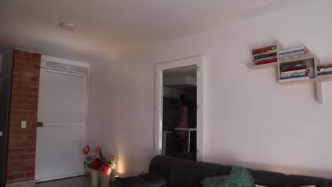 Anastasia Vahos online show from 11/20/25, 05:12