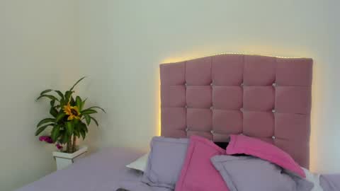 Snapshot of _valediaz__ chatting on 12/02/24, 03:14 Vale online show from 12/02/24, 03:14